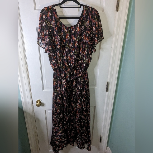Lane Bryant Dresses & Skirts - Beautiful Long Floral Dress Lane Bryant Size 22 NWT